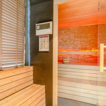 Spacious In With Private Pool Villa Florenville