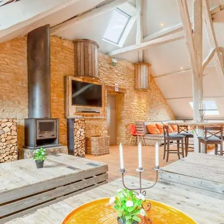 Vila Spacious In With Private Pool