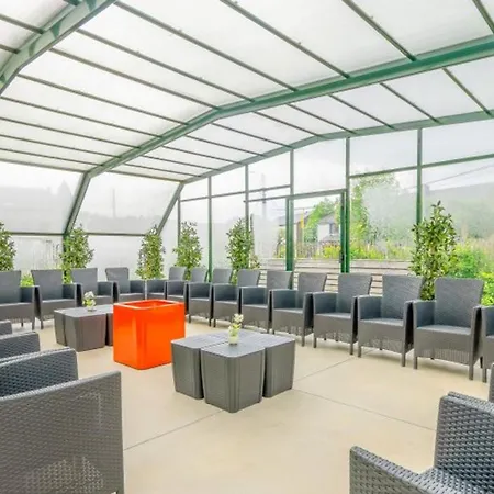 Spacious In With Private Pool * Florenville