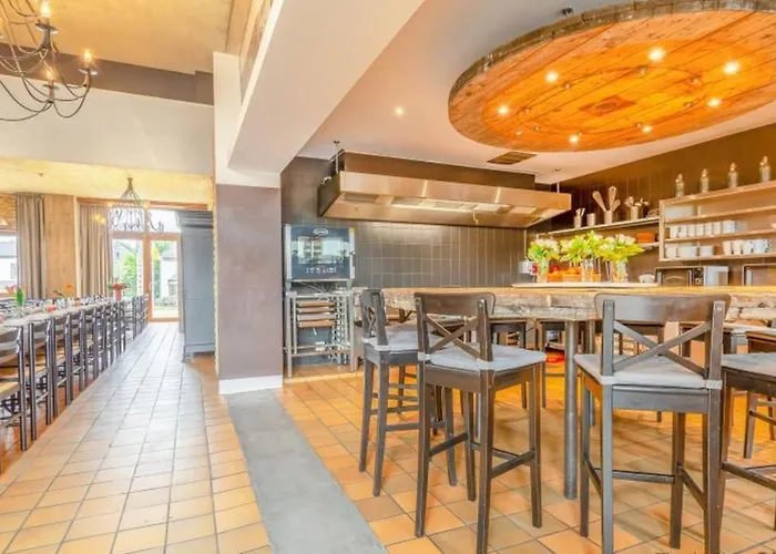 Spacious In With Private Pool * Florenville